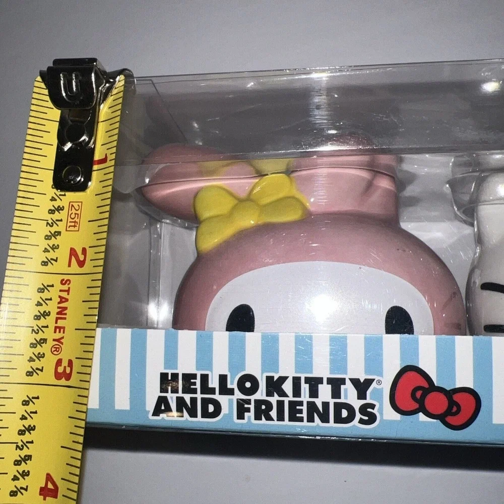 Hello Kitty And Friends Ceramic Salt And Pepper Shakers Pink White Round‎ NEW
